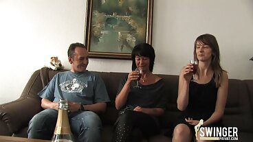 Douchey Stepson дава трудно време и член balgarsko porno на мащехата