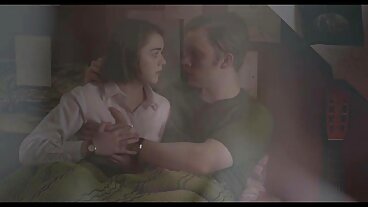 Съседите надникват в български порно филми междурасовия Love Sesh на Алексис Фоукс!