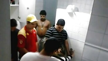 Видеото на SOFTCORE порно на български език на Адриана Чечик е истинско!