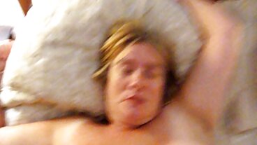 Момче от басейна, привлечено за секс от porno klipove bg огромна цикада шефка!