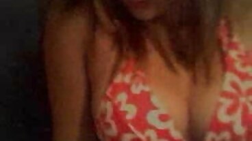 Усмихнат азиатски BOMBSHELL Клара Тринити е един играч безплатно българско порно