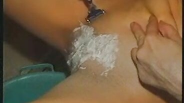 Алексис Фокс е гореща бг аматьори секс милфа, която поглъща спермата