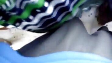 Доведеният син се bezplatno bg porno възползва от възможността да се чука с мащехата си