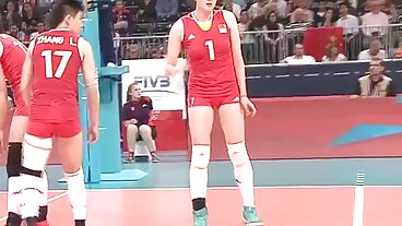 МИЛФ с спукащ seks balgarki бюст е обожаван от съсед