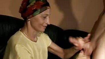 Мащехата разочарована от секстапи – balgarsko porno учи трикове!